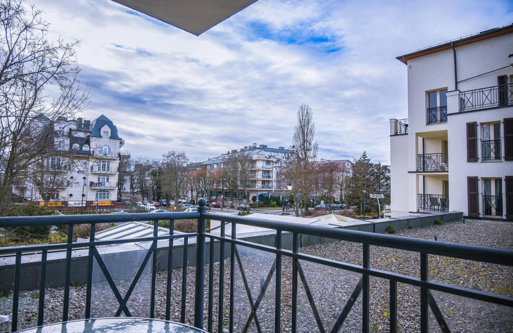 Apartamenty Promenada Z Tarasem I Parkingiem - Apartamenty Na Wyspie Swinoujscie Dış mekan fotoğraf