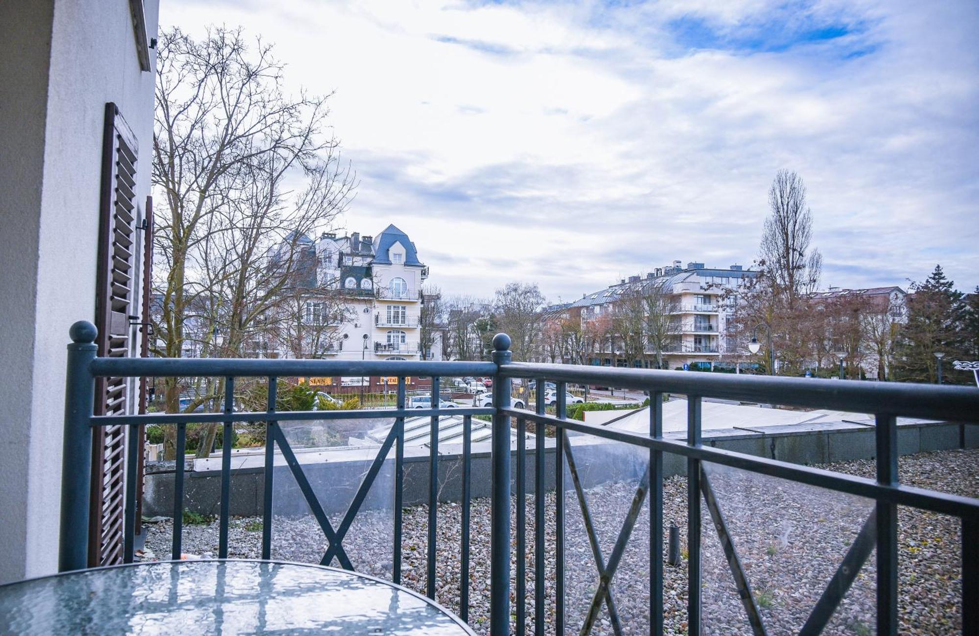 Apartamenty Promenada Z Tarasem I Parkingiem - Apartamenty Na Wyspie Swinoujscie Dış mekan fotoğraf